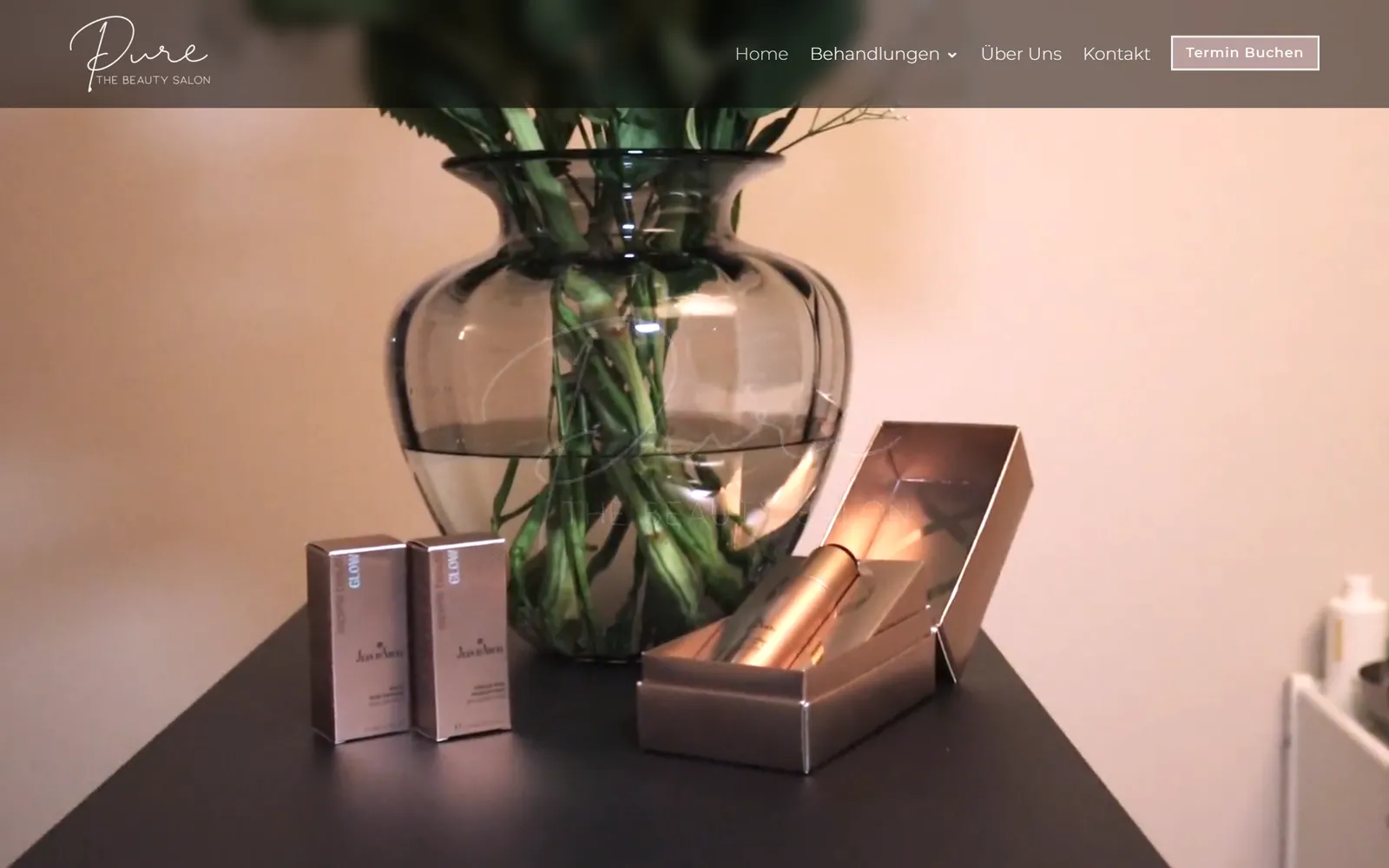Pure - The Beauty Salon: Startseite der Website